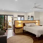Away Guesthouse- Away On Shirley Lane