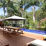 Away Guesthouse- Away On Shirley Lane