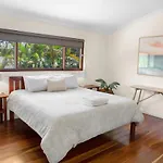 Away Guesthouse- Away On Shirley Lane
