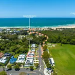 Cooee -Brand New With Private Pool 350M To Beach!