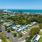 Cooee -Brand New With Private Pool 350M To Beach!