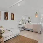 A Perfect Stay - The Boat House