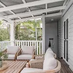 Cape Cottage - 5 Bedroom Home Near Byron Town & Beaches