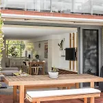 1 James Cook Apartments - Opposite Clarkes Beach