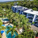 The Oasis Apartments And Treetop Houses