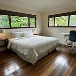Away Guesthouse- Away On Shirley Lane