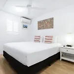 Byron Bay Beachfront Holiday Apartments Courtyard 3