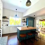 Bamboo Beach House & Studio