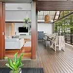 Luxury On The Bay - 2 X 3 Bedroom Apartments