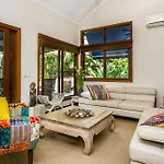 Bottlebrush Cottage