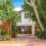 Skye Lodge Byron Bay - Walk To Town In 5 Minutes!