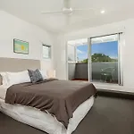 Stonecutters 2 - Family Home In The Heart Of Byron