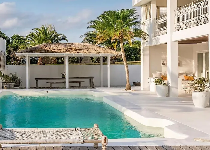 Your Luxury Escape - Bisque House
