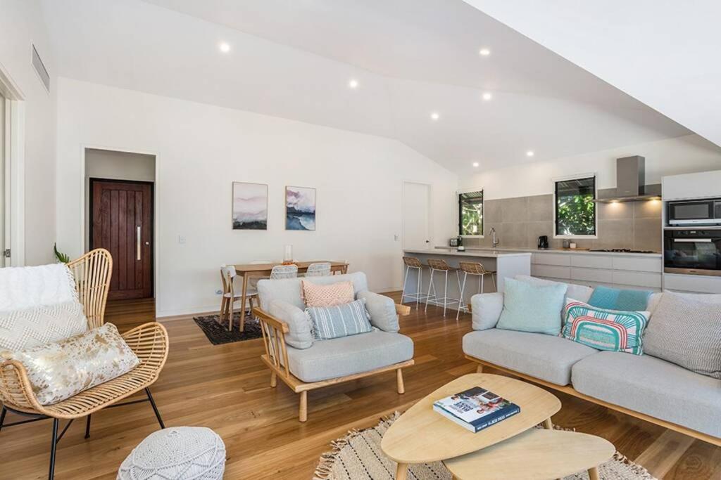 Holiday home - Pacifica - 48a Shirley Lane *
