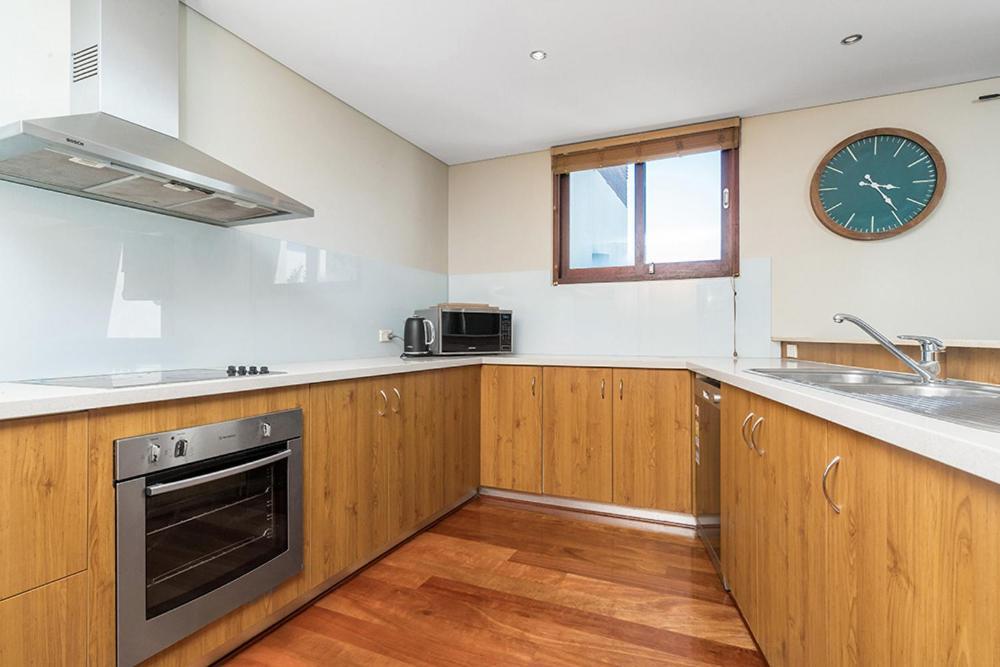 Unit 5 21-25 Fletcher Street - A Seventh Summer Apartment