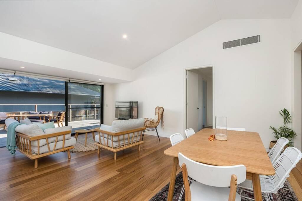- Pacifica - 48a Shirley Lane *
