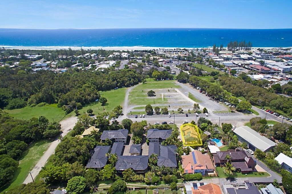 - Waitui - 1/3 Somerset St Holiday home Byron Bay