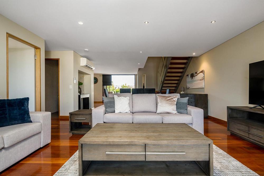 Unit 5 21-25 Fletcher Street - A Seventh Summer Apartment