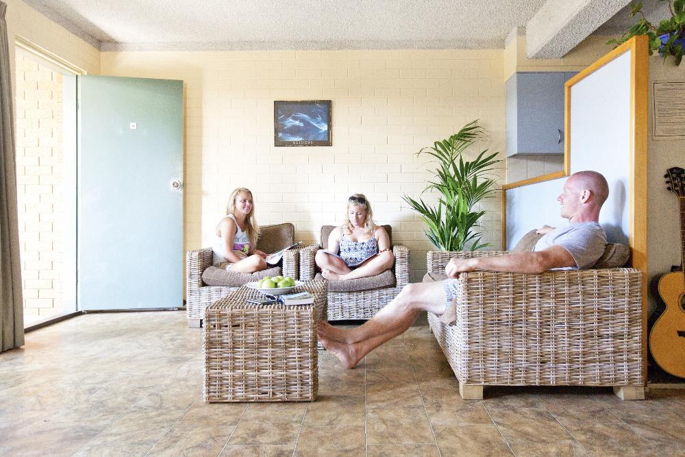 Backpackers Holiday Village Hostel *