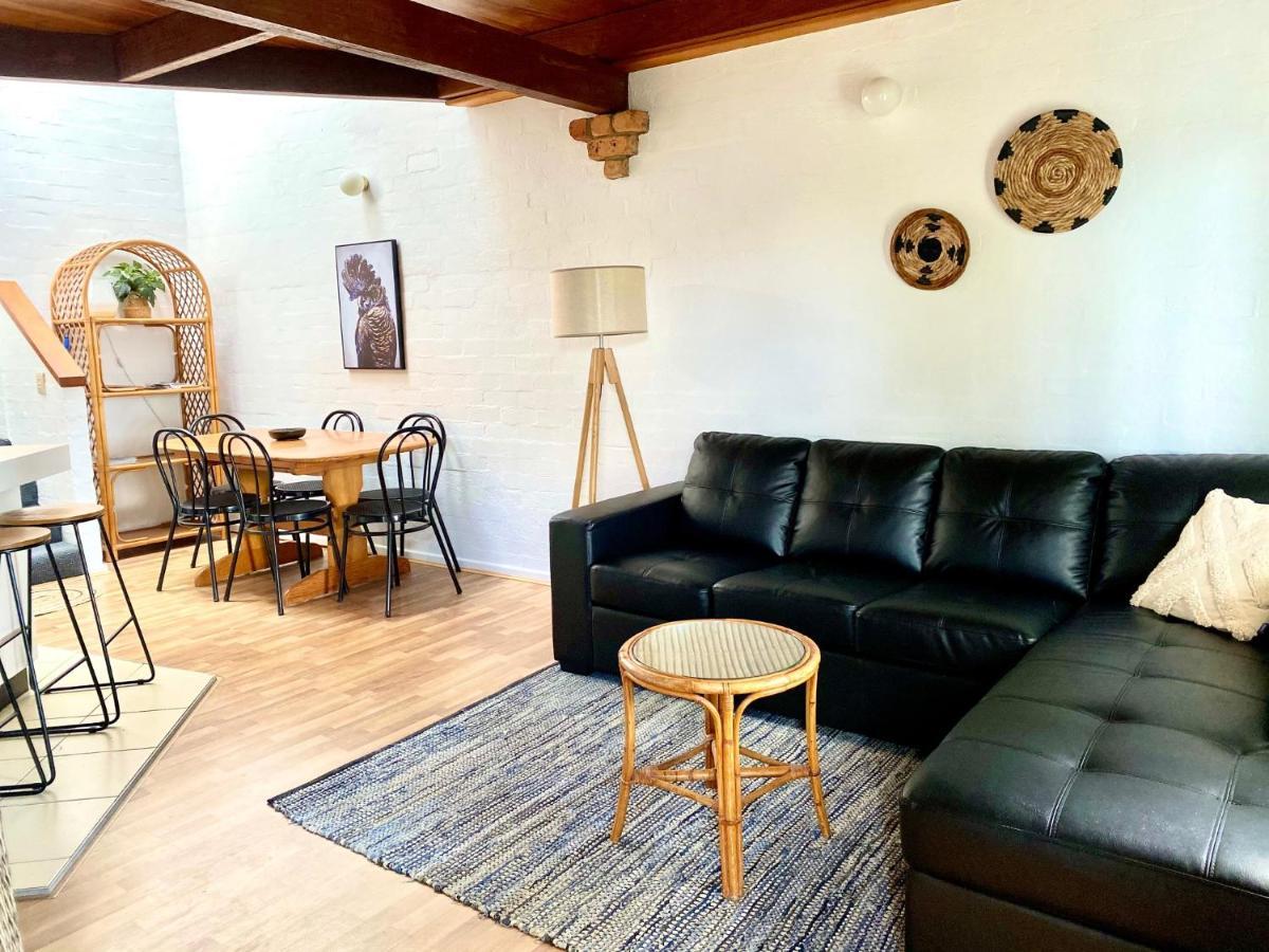 Gilmore Court 4 Apartment