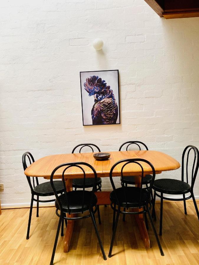 Gilmore Court 4 *