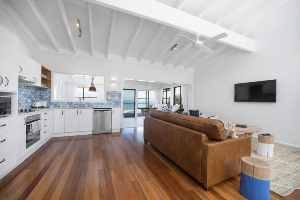Fuller Holidays - Jane's On Wategos Unit 2, 37 Marine Pde-2 Bed * Byron Bay