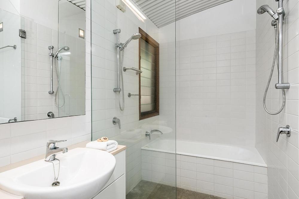Fuller Holidays - Belongil Beachfront Pavilion, 18 Childe St Holiday home Byron Bay