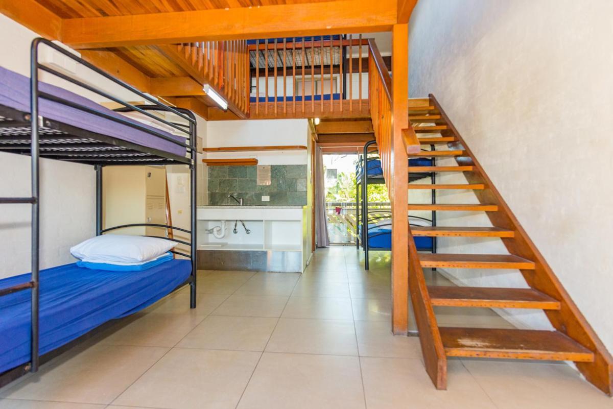 Aquarius Backpackers Hostel *