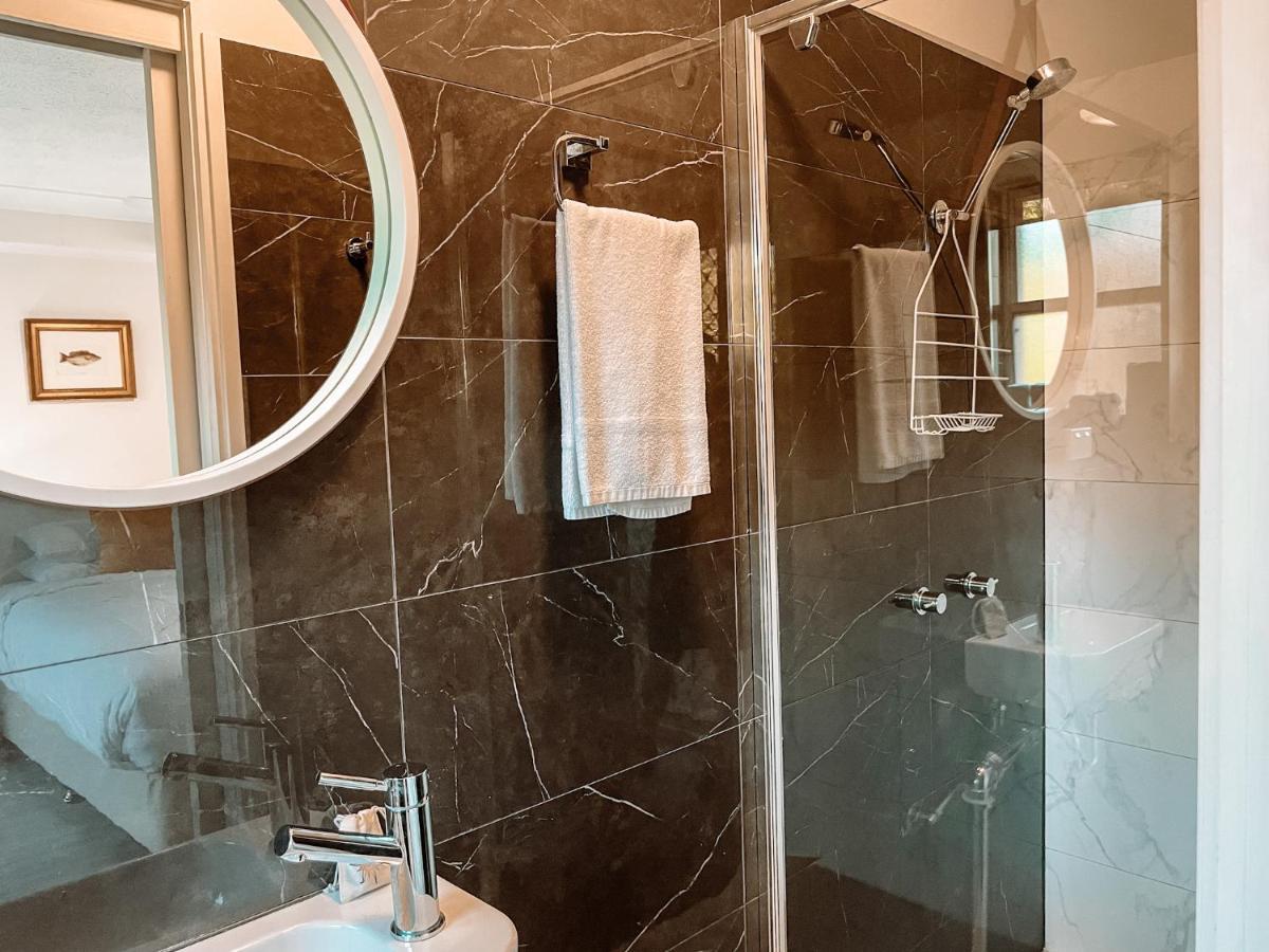 Sea Breeze On Main Aparthotel 3*
