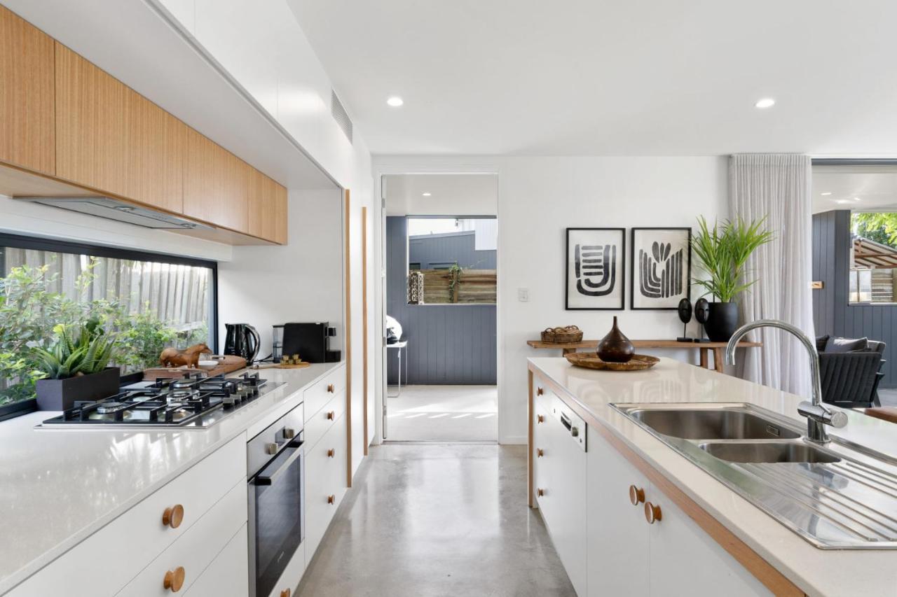 Lomani 3 On Browning Street Apartment