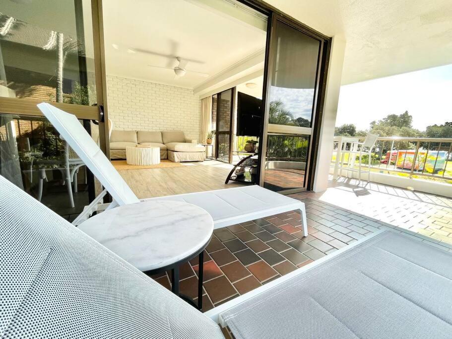 Surf Haven Opposite Clarkes Beach Pool Walk To Cbd Apartment