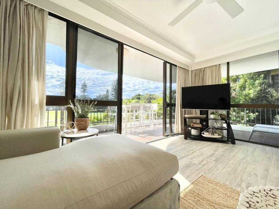 Apartment Surf Haven Opposite Clarkes Beach Pool Walk To Cbd *