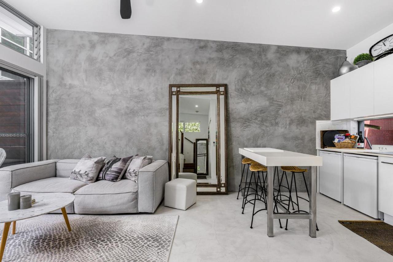Apartment 9 *