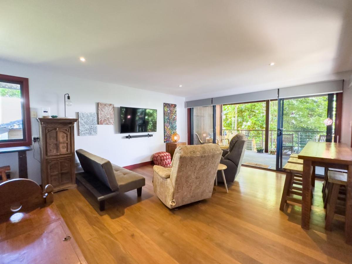 Dreamtime Belongil - House Opposite The Beach Holiday home Byron Bay