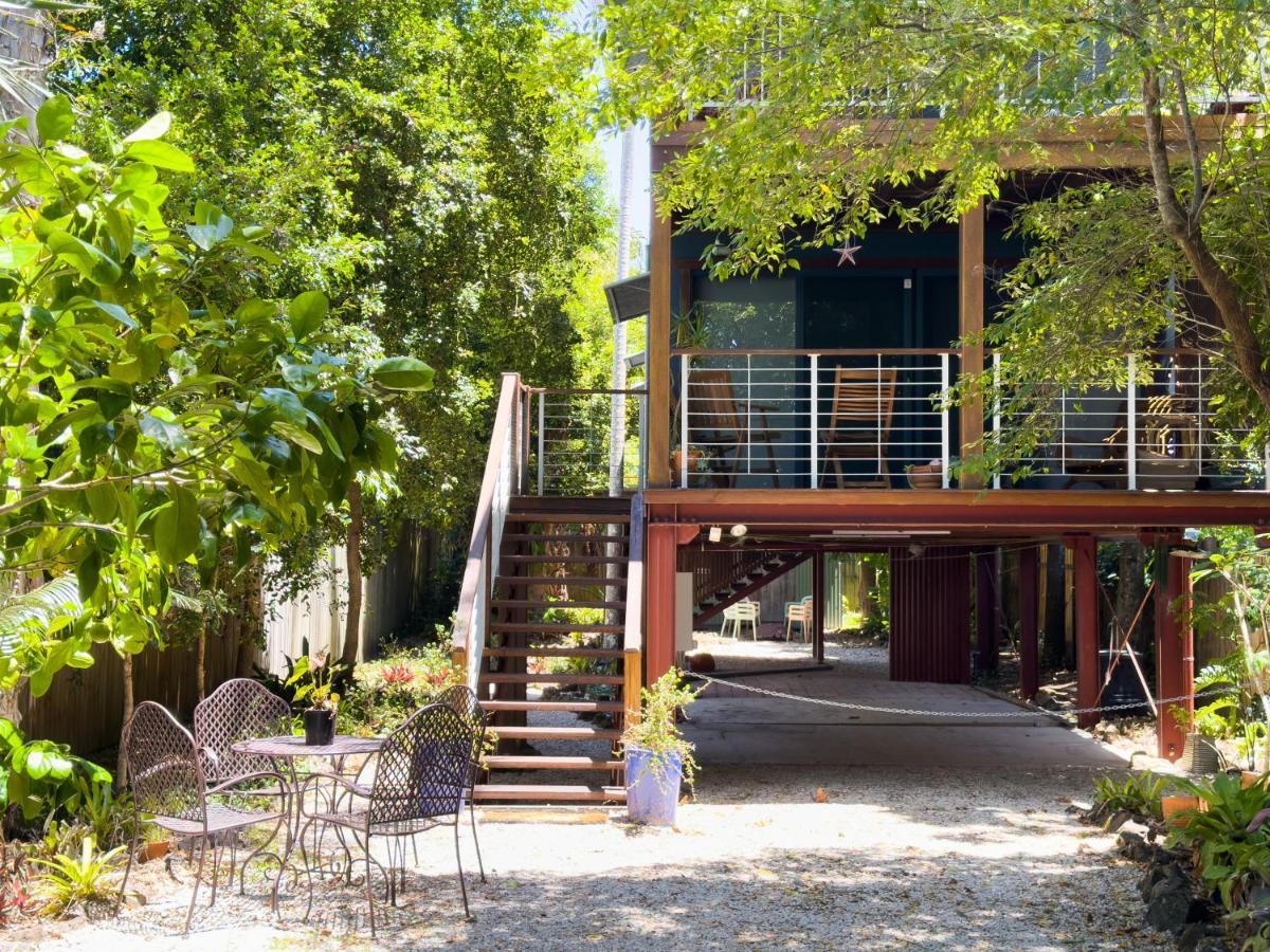 Dreamtime Belongil - House Opposite The Beach Holiday home *