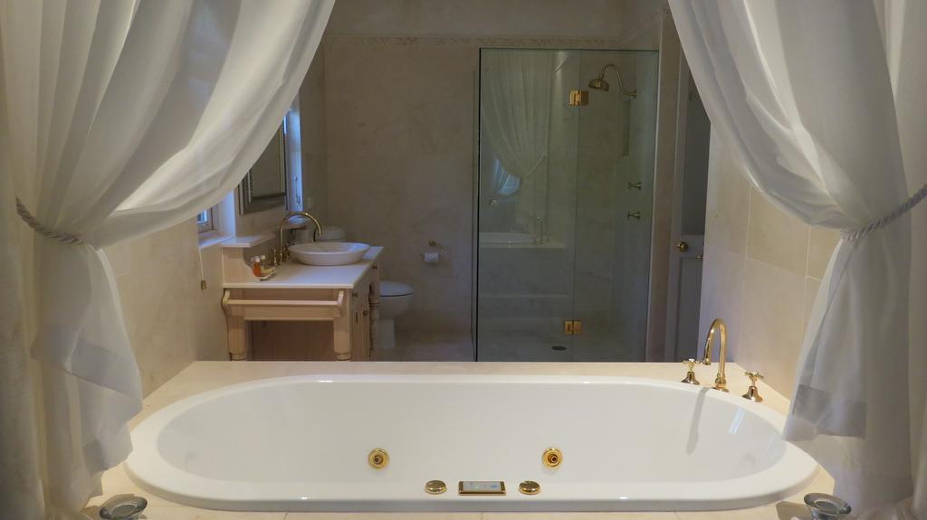 Hotel Victoria's At Ewingsdale 5*