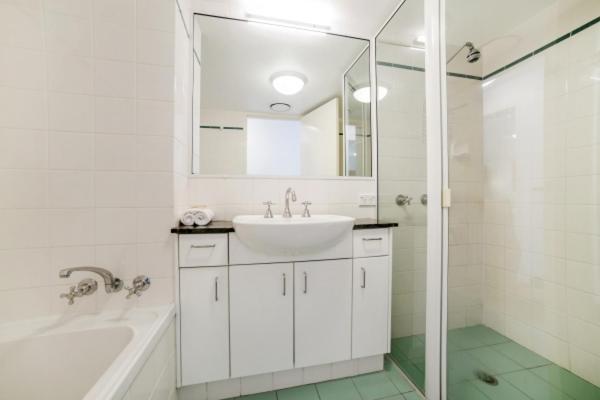 Apartment Byron Surfside 4 At Clarkes