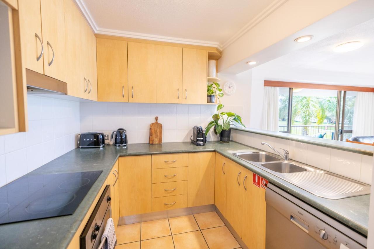 Apartment Coastal Sol -right On Clarkes Beach!