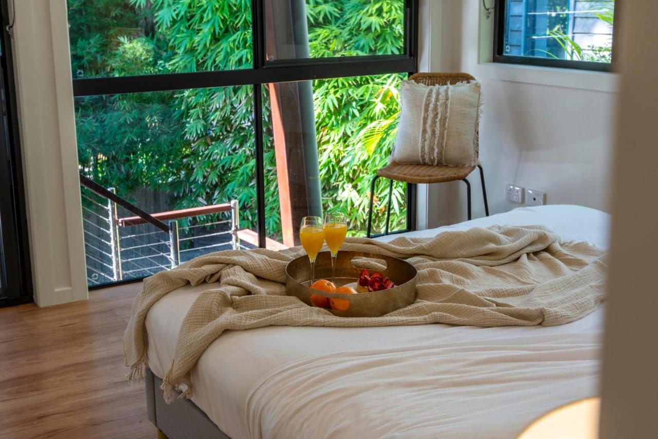 Sunlit Oasis: Modern Pet-friendly Retreat