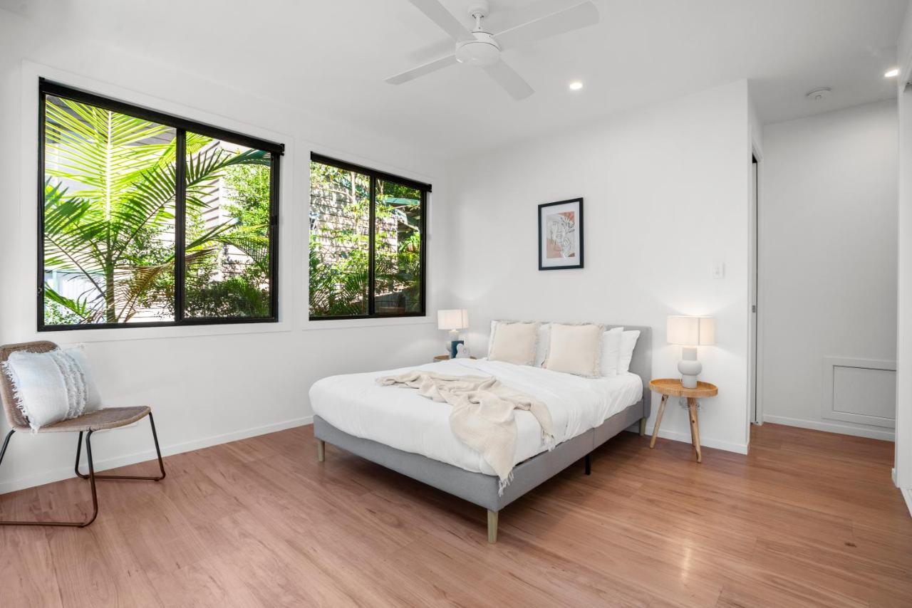 Sunlit Oasis: Modern Pet-friendly Retreat