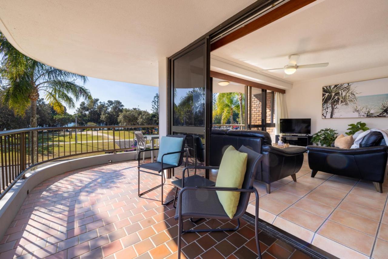 Coastal Sol -right On Clarkes Beach! Apartment