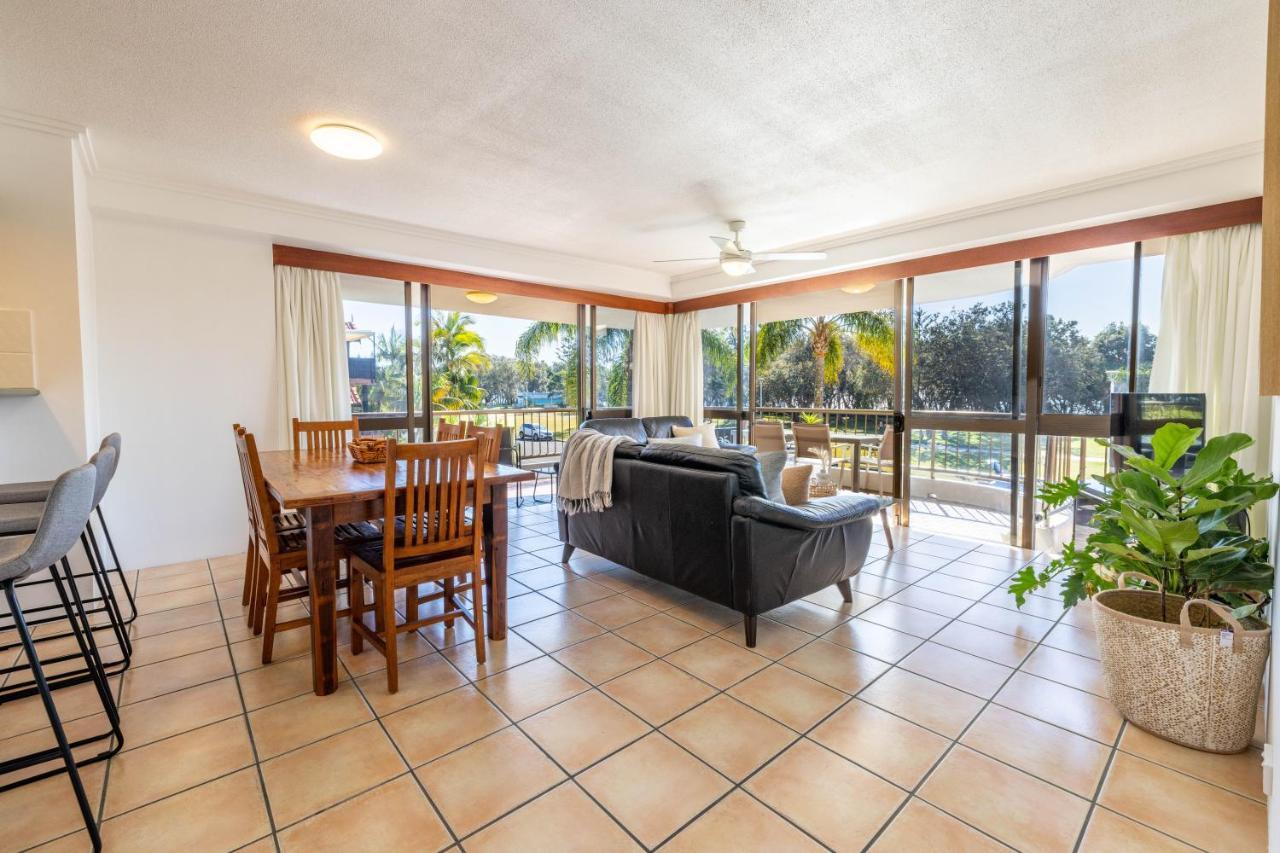Coastal Sol -right On Clarkes Beach! Apartment *