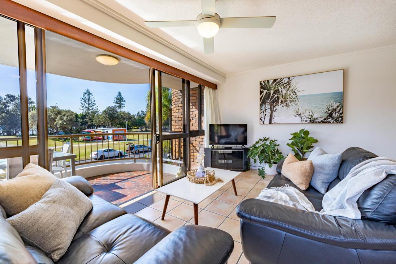 Apartment Coastal Sol -right On Clarkes Beach!