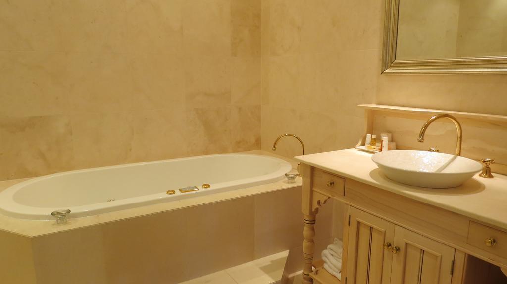 Victoria's At Ewingsdale 5* Byron Bay