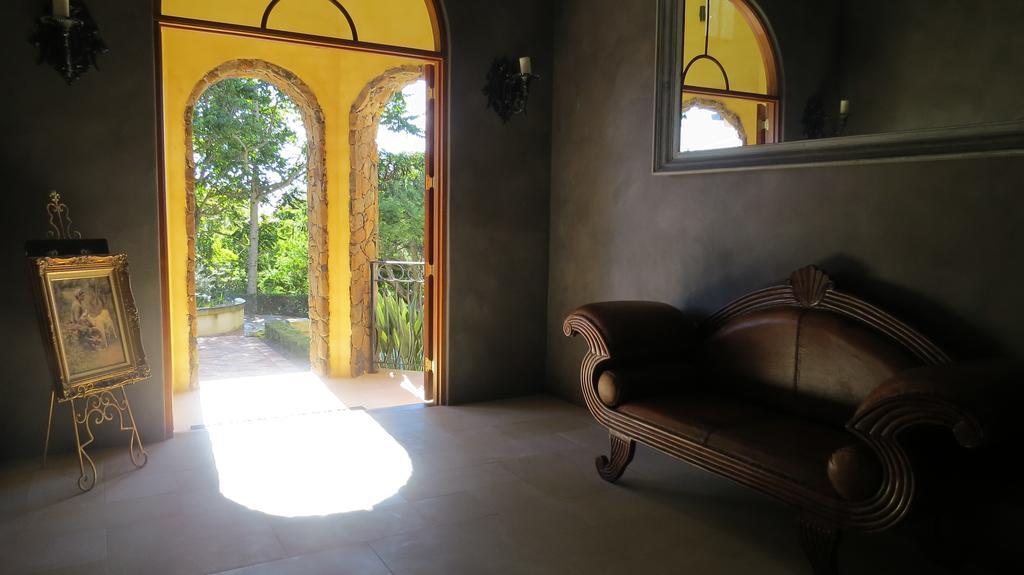Victoria's At Ewingsdale 5* Byron Bay
