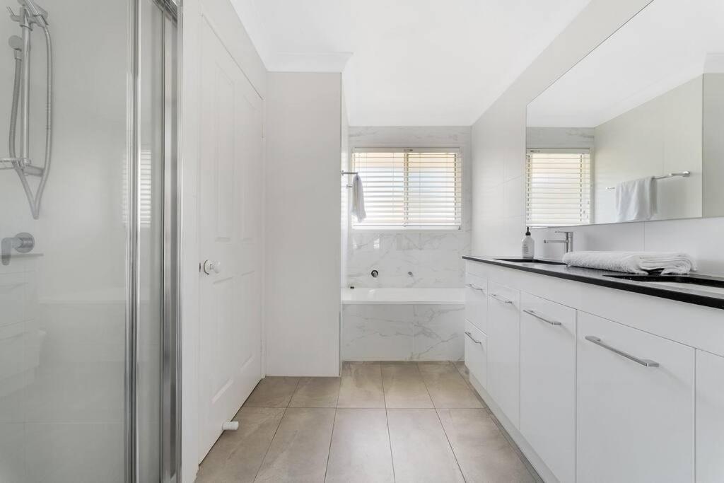 Fuller Holidays - Tradewinds - Unit 1, 2 Kipling St, *