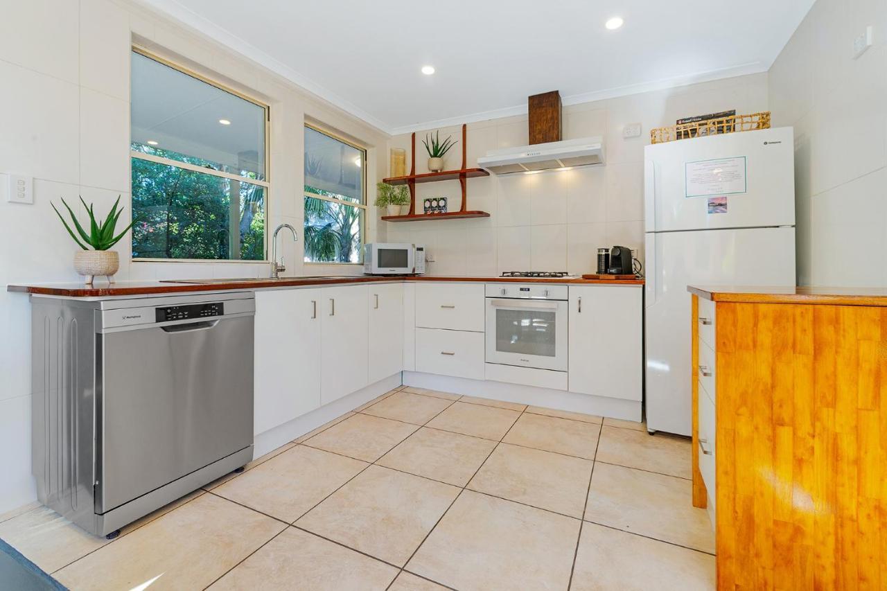 Fuller Holidays - The Rock Belongil * Byron Bay
