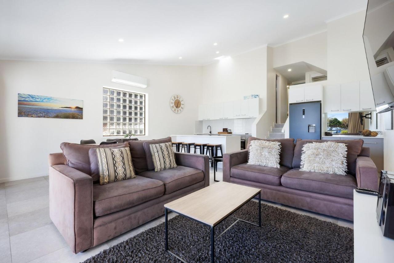 Beachfront Penthouse 10