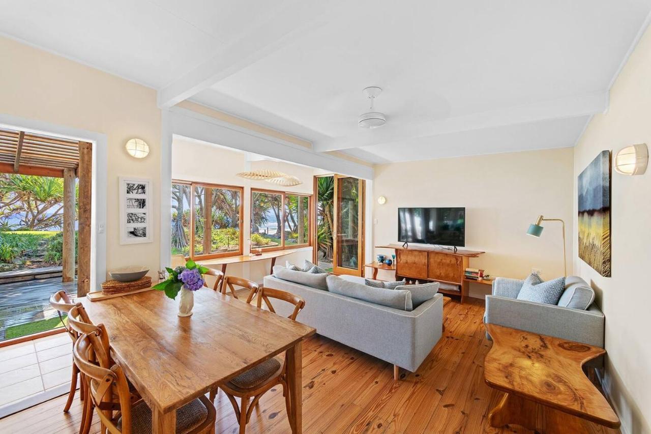 Fuller Holidays - Belongil Beachside Holiday home *