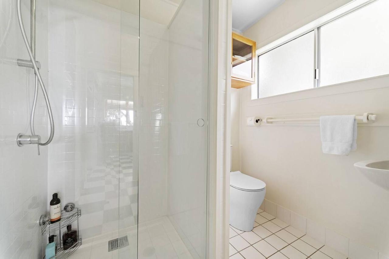 Fuller Holidays - Belongil Beachside Holiday home *